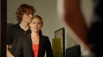 Le polo noir porté par (Aliocha Schneider) dans Jérémie (S02E12)