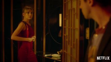 The pink dress Carla (Ester Expósito) in Elite (Season 2)