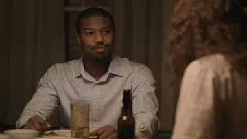 Camisa blanca usada por Bryan Stevenson (Michael B. Jordan) como se ve en Just Mercy