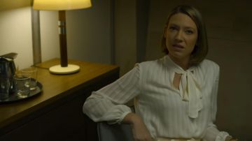 Dr. Wendy Carr's (Anna Torv) Lavallière Knot Blouse in Mindhunter (S02E05)