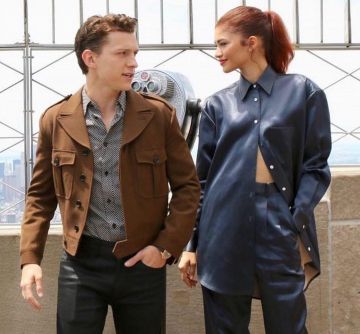 La chaqueta marrón que usó Tom Holland en una publicación de Instagram