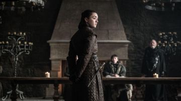 The replica of the sword Needle for Arya Stark (Maisie Williams) in Game of Thrones (S08E03)