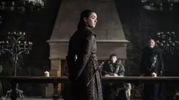 The replica of the sword Needle for Arya Stark (Maisie Williams) in Game of Thrones (S08E03)