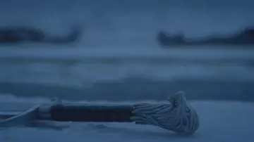 The replica of the sword of Jon Snow (Kit Harington) in Game of Thrones (S08E01)