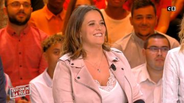 The short jacket suédée spirit biker Emilia Lopez in It is that of the tv !