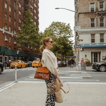 The bag Faye Chloe Medium Brown worn by Charlotte Bridgeman on his account Instagram @charlottebridgeman 