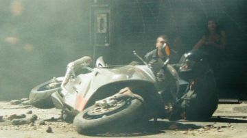 Aprilia RSV 1000 Motorcycle driven by Captain Lennox (Josh Duhamel) in Transformers