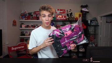 El magenta Supremo (FW19) Giancarlo Purch aka mochila Blazendary en el video de YouTube Supreme FW19 Semana 1 Unboxing / Revisión * TODOS LOS ARTÍCULOS *