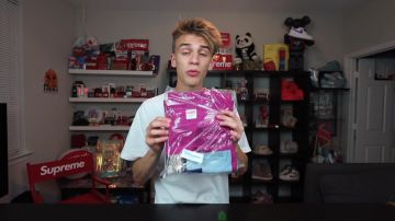 The t-shirt magenta Supreme Giancarlo Purch aka Blazendary in Supreme FW19 Week 1 Unboxing / Review *ALL ITEMS*