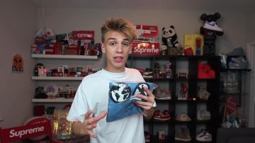 The t-shirt blue Supreme "Save the planet" by Giancarlo Purch aka Blazendary in Supreme FW19 Week 1 Unboxing / Review *ALL ITEMS*