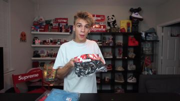 The black t-shirt Supreme "Save the planet" Giancarlo Purch aka Blazendary in Supreme FW19 Week 1 Unboxing / Review *ALL ITEMS*