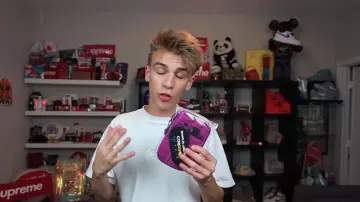 The pocket Supreme magenta zip Giancarlo Purch aka Blazendary in Supreme FW19 Week 1 Unboxing / Review *ALL ITEMS*