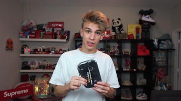 Giancarlo Purch, también conocido como la funda negra con cremallera Supreme de Blazendary en The Supreme FW19 Semana 1 Unboxing / Revisión del video de YouTube * TODOS LOS ARTÍCULOS *