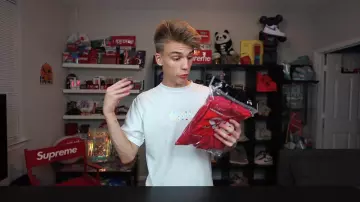 Socks Supreme red Giancarlo Purch aka Blazendary in Supreme FW19 Week 1 Unboxing / Review *ALL ITEMS*