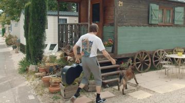 The pair of Vans Sk8-Hi worn by Romeo Elvis in his clip Sun