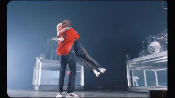 Sneakers Nike Air Monarch IV White Black worn by Romeo Elvis in the movie clip Blur of Angela