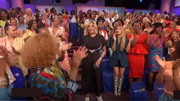 Nude Barre Caramel Fish­net Tights worn by Wendy Williams on The Wendy Williams Show August 29, 2019