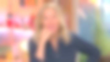 La chemise marine de Agathe Lecaron dans La maison des maternelles