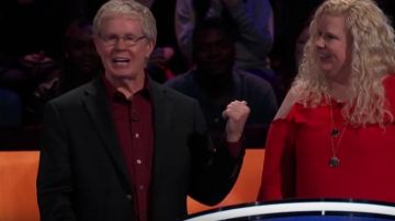 Blazer negro usado por Larry en Beat Shazam S03E05 junio,17 2019 