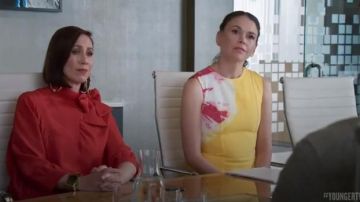 Calvin Klein yellow sand dollar print cotton midi dress worn by Liza Miller (Sutton Foster) in Younger (S06E12)
