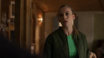 The green sweater worn by Carla (Ester Expósito) in Elite (S02E07)