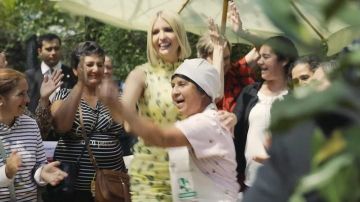 Erdem Floral bordado organza cuello midi vestido midi usado por Ivanka Trump Paraguay 6 de septiembre de 2019