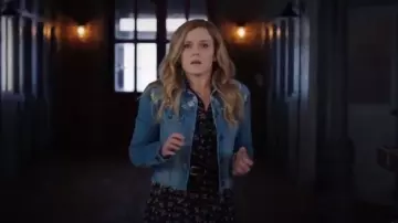 Veronica beard cara jean jacket worn by Cassie Bishop (Harriet Dyer) in The InBetween (S01E04)