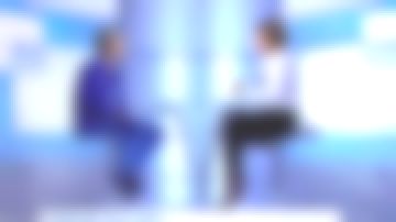 La chemise blanche ruban noir à nouer sous le col de Mélanie Taravant dans C à dire le 09.09.2019