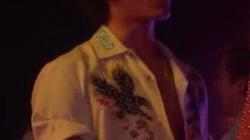 The shirt is embroidered with an eagle worn by Valerio (Jorge Lopez Astorga) in the series Elite (S02E04)