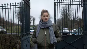 The leather jacket bomber worn by Angèle Maury (Noémie Schmidt) in inside (S01E01)