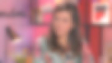 La Blouse Vert d'eau portée par Marie Perarnau dans La maison des maternelles