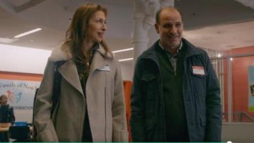 AllSaints vestido de leopardo y camisa con estampado floral usado por (Alysia Reiner) en Orange Is the New Black (S07E13)