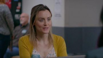MM.LaFleur cárdigan de punto de cable amarillo usado por Piper Chapman (Taylor Schilling) en Orange Is the New Black (S07E13)
