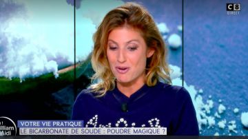 Le pull Amour de Caroline Ithurbide dans William à midi le 10.09.2019