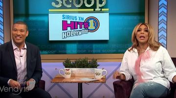 One DNA white dress shirt with pink feather worn by Wendy Williams as seen in The Wendy Williams Show SEPTEMBER 6, 2019