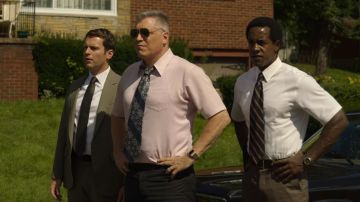 Tie vintage blue-Bill Tench (Holt McCallany) in Mindhunter (S02E09)