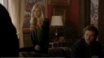 BDG Gilet sans Manches Vert porté par Elena Michaels (Laura Vandervoort) dans les Mordu (S01E04)