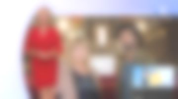 La robe ajustée à ceinture boucle rouge de Fabienne Amiach dans Météo de France 3