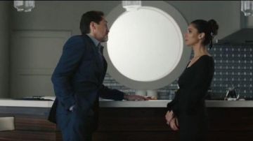 Roland Mouret black off-the-thoulder dress worn by Gigi Mendoza (Roselyn Sánchez) in Grand Hotel (S01E13)