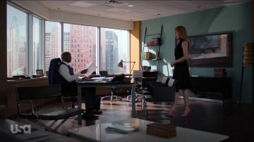 Manolo Blahnik BB pointy toe pump worn by Donna Paulsen (Sarah Rafferty) in Suits (S09E07)