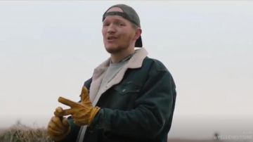 Wrangler blue denim sherpa jacket worn by Kayce Dutton (Luke Grimes) in Yellowstone (S02E09)