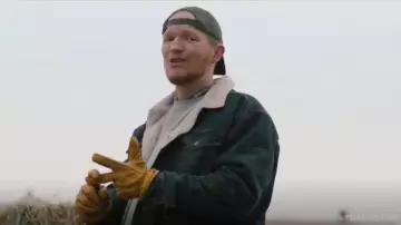 Wrangler bleu denim sherpa veste portée par Kayce Dutton (Luke Grimes) dans le Yellowstone (S02E09)