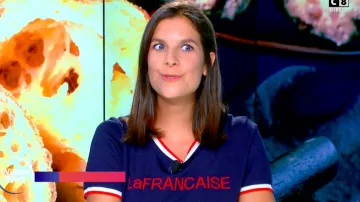 Le pull marine "La Française" de Raphaele Marchal dans William à midi le 11.09.2019