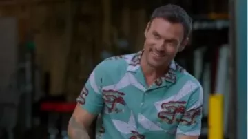 Topman Green Dragon Print Camisa abotonada de manga corta usada por Brian Austin Green (Brian Austin Green) en BH90210 (S01E05)