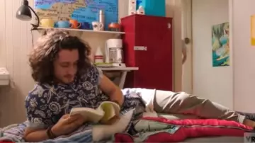 Tan pants worn by Maximus (Lou-Pascal Tremblay) in Jeremiah (S03E04)