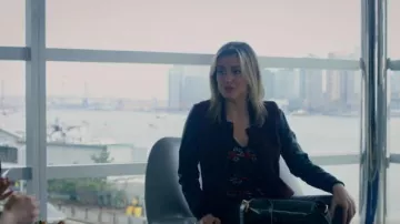 Blusa floral rebecca Taylor negra usada por Piper Chapman (Taylor Schilling) en Orange Is the New Black (S07E10)