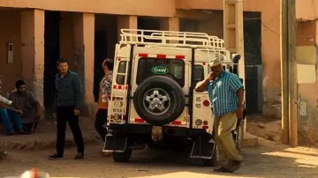 Land Rover Defender entraînée par Luther Stickell (Ving Rhames) dans Mission: Impossible - Voyous de la Nation