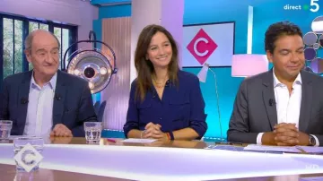 La robe chemise bleu marine en satin de Marion Ruggieri dans C à vous le 11.09.2019