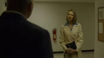 Wendy Carr's (Anna Torv) Bolso negro en Mindhunter (S02E03)