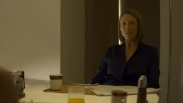 Wendy Carr's (Anna Torv) Vestido de satén en Mindhunter (S02E07)